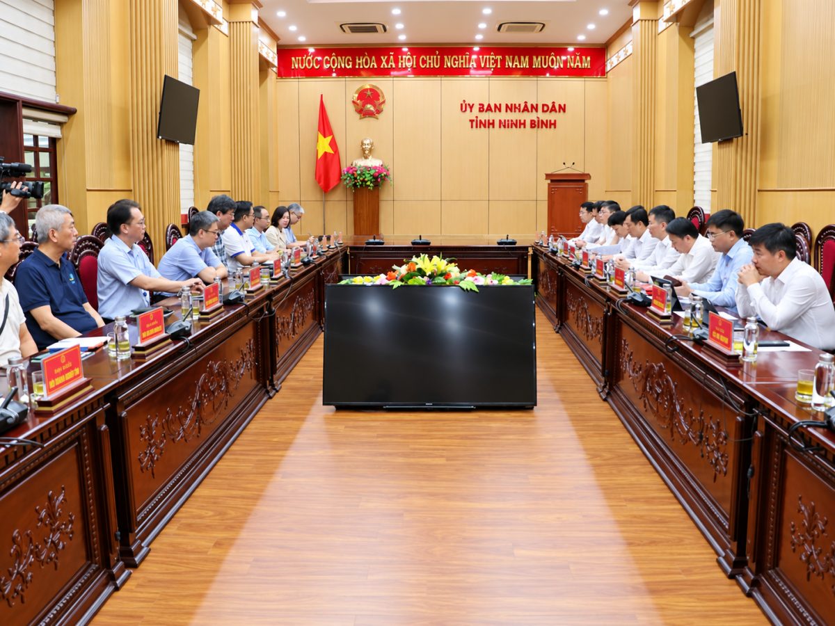 Lãnh đạo cấp cao từ 10 tập đoàn công nghệ hàng đầu thế giới đến tỉnh có quy mô kinh tế gần 14 tỷ USD, công bố kế hoạch mở rộng đầu tư ấn tượng - Ảnh 1