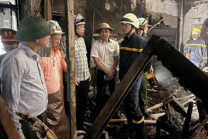 Cháy nhà trong đêm ở Hà Nội, 5 người tử vong - Ảnh 1