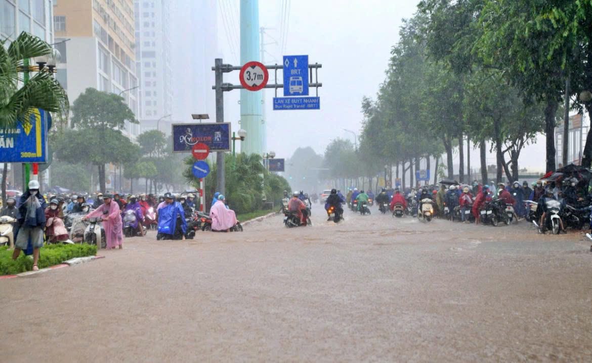 Sở Xây dựng Hà Nội lý giải nguyên nhân ngập úng - Ảnh 1