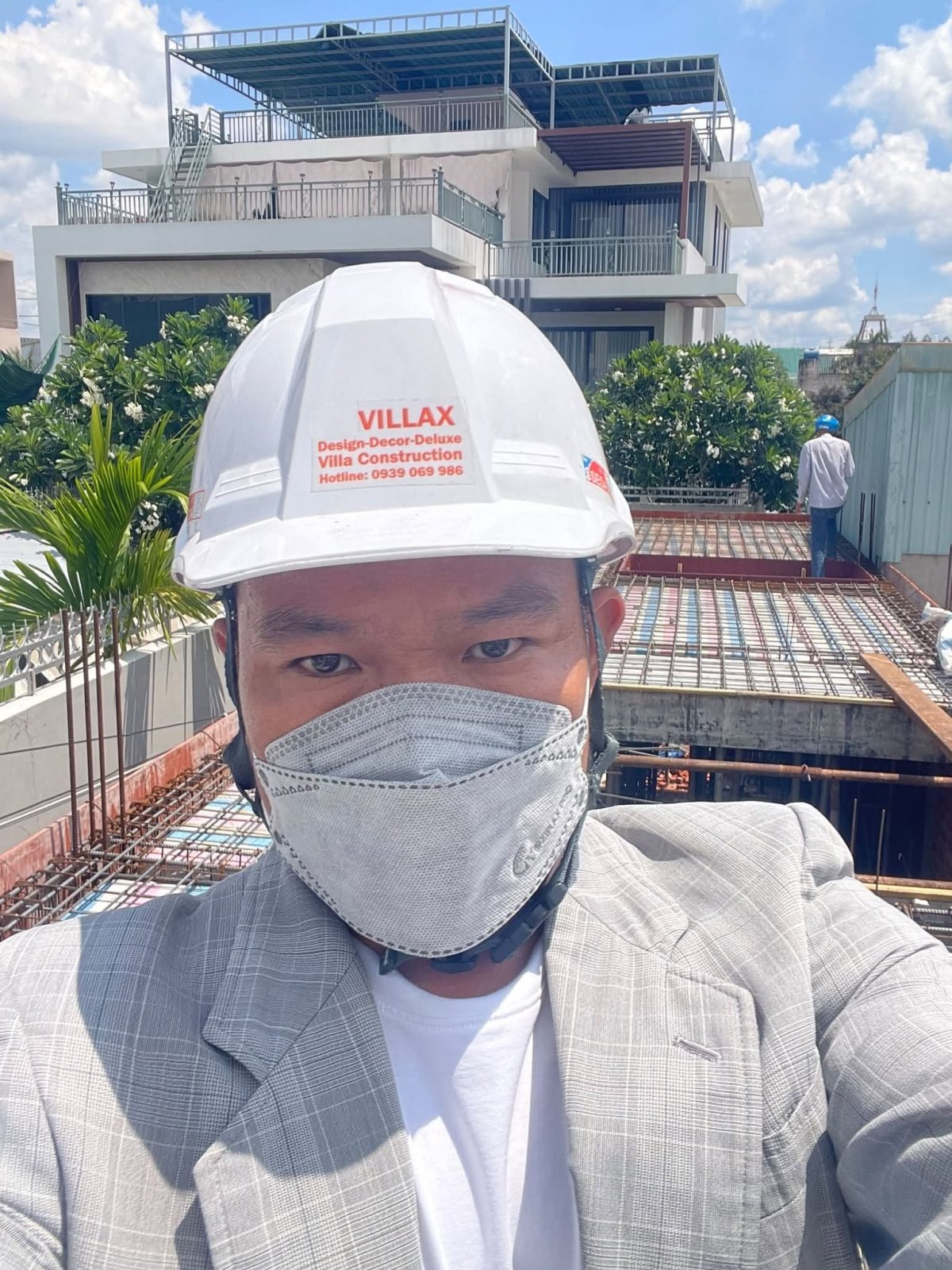 Thương hiệu giày Việt tuyên bố đóng cửa sau 10 năm, CEO đi làm… 'phụ hồ'