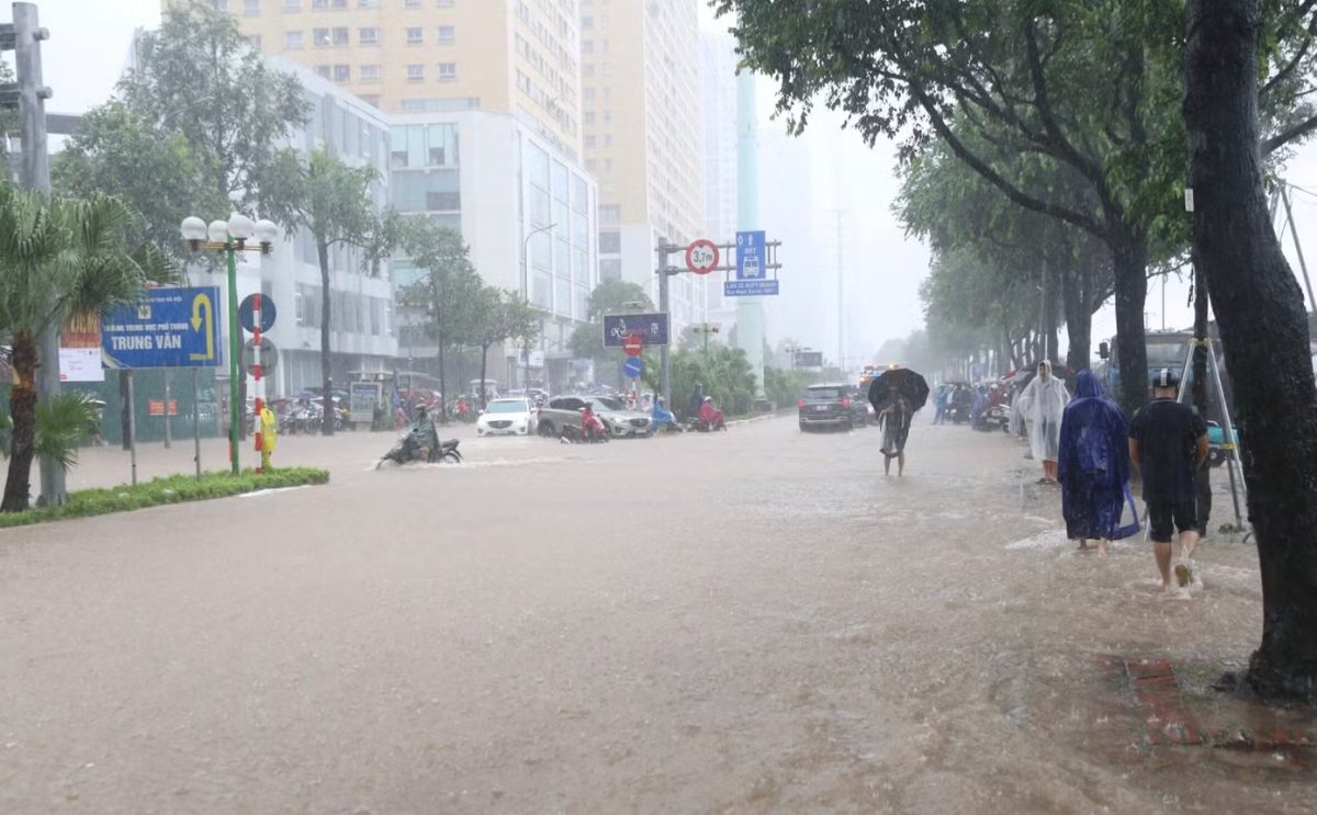 Vì sao dự án hồ điều hòa hơn 600 tỷ đồng đã vận hành, đường huyết mạch vẫn ngập? - Ảnh 1