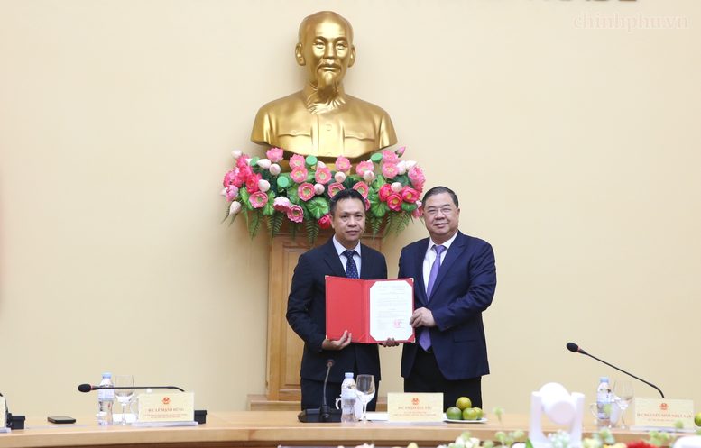 Phó Thủ tướng Thường trực Phạm Gia Túc trao Quyết định bổ nhiệm Thứ trưởng Bộ Công Thương