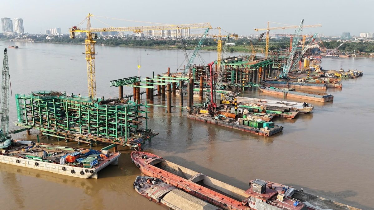 Cây cầu gần 8.000 tỷ đồng bắc qua sông Hồng, có vòm thép uốn lượn qua 6 nhịp, hiện có tiến độ ra sao sau hơn 8 tháng thi công?