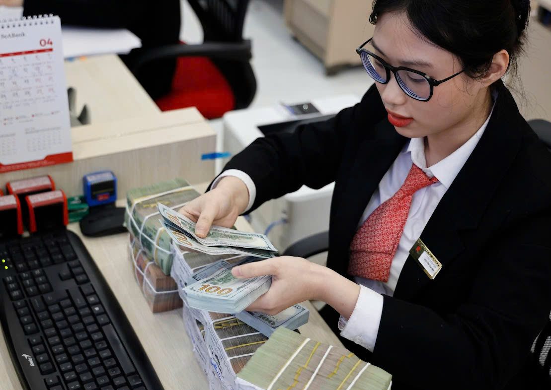 Giá USD tự do và ngân hàng liên tục giảm mạnh