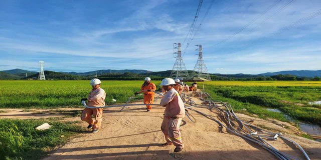 Chỉ với 20 người, Việt Nam quyết giữ bằng được cột thép nặng 426 tấn, cao ngang tòa nhà 40 tầng, cắm thẳng vào lòng đất để làm gì?