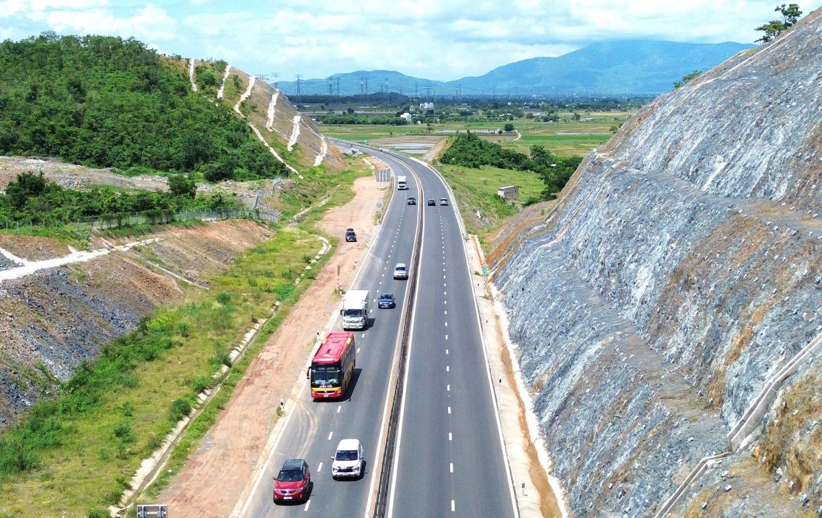 Đề xuất mở rộng hơn 350km cao tốc Bắc - Nam lên 6 làn xe
