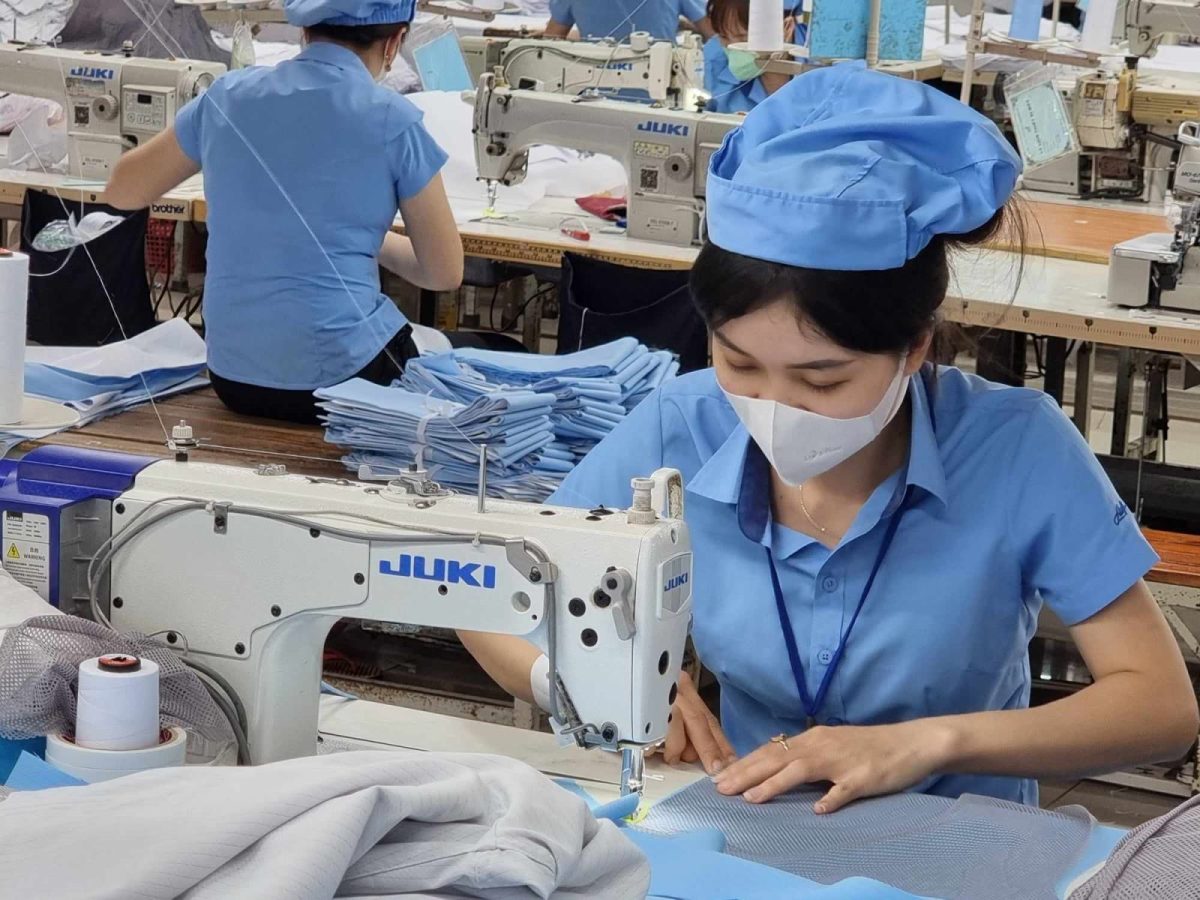 Bộ Nội vụ thông tin mới về đề xuất tăng lương tối thiểu vùng từ 1/1/2027 - Ảnh 1
