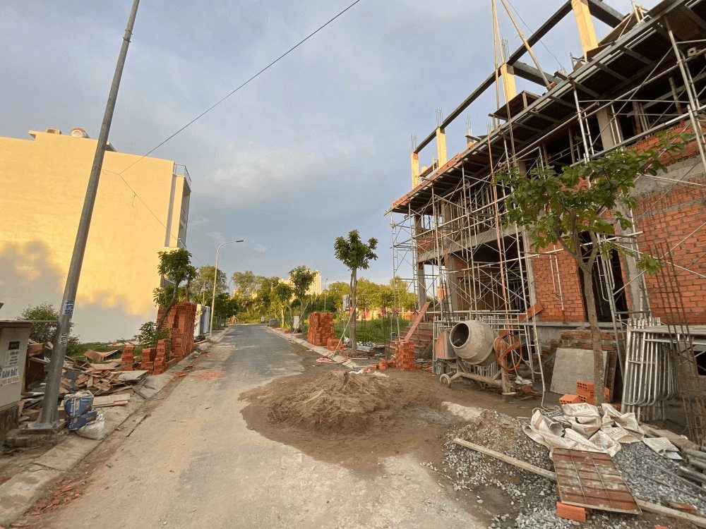 Những loại công trình được miễn giấy phép xây dựng người dân cần biết: Có nhà cấp 4, nhà ở riêng lẻ dưới 7 tầng với tổng diện tích sàn dưới 500 m2 - Ảnh 1