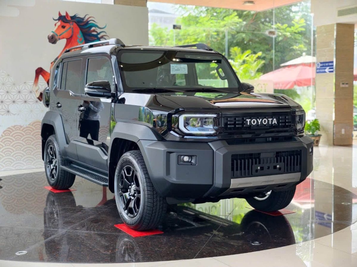 Toyota Land Cruiser FJ bán gấp đôi Suzuki Jimny trong tháng 8 - Ảnh 1