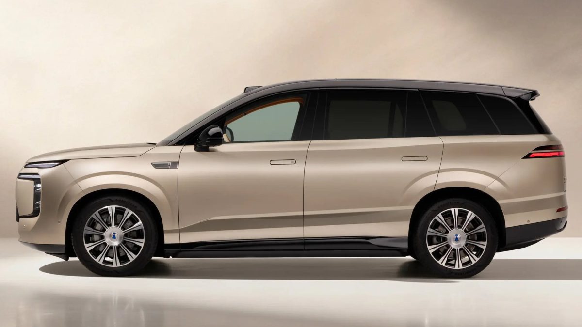BYD có SUV mới giá quy đổi từ hơn 1,1 tỷ đồng: Đầy điện chạy gần 1.000km, sạc 10-97% chỉ trong 9 phút, phần cứng khủng hỗ trợ tự lái - Ảnh 1