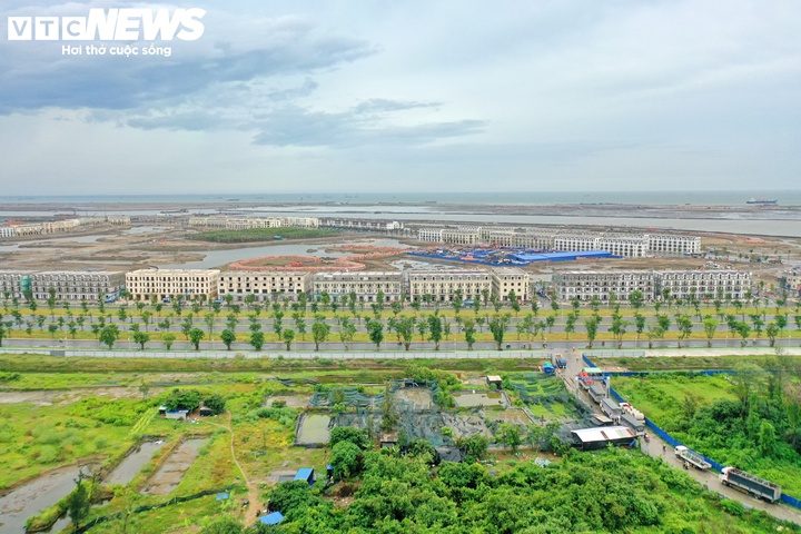 Những dãy nhà phố hiện đại dần hình thành tại siêu dự án lấn biển Cần Giờ