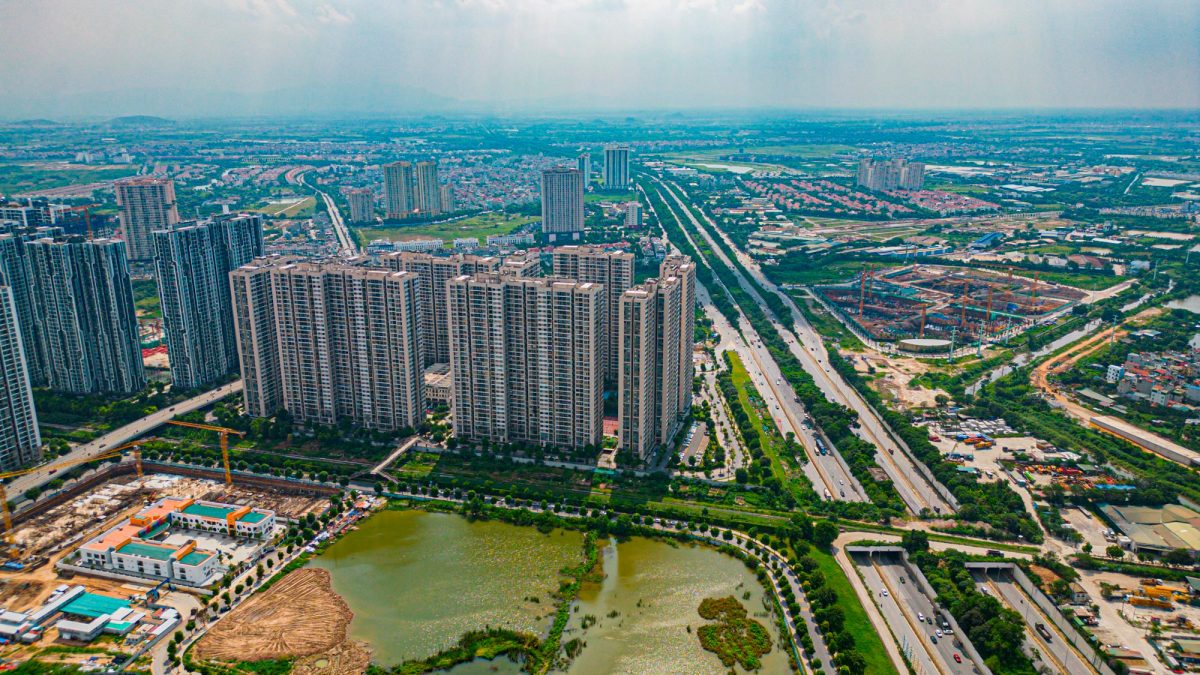 Đại lộ dài nhất, rộng nhất Việt Nam với 16 làn xe đẹp như Châu Âu được loạt “ông lớn” Vingroup, Masterise, MIK Group, CapitaLand… dồn dập đổ về xây gần 60 tòa nhà cao tầng