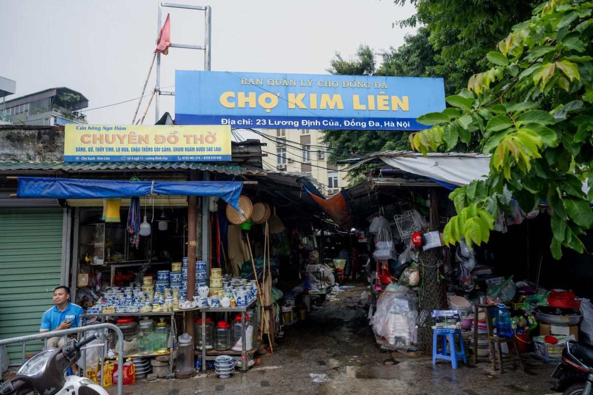 Cảnh tượng tại chợ Kim Liên sau hơn 30 năm hoạt động, gần 200 tiểu thương phải dọn đi: “Ở đây còn gắn bó hơn ở nhà”