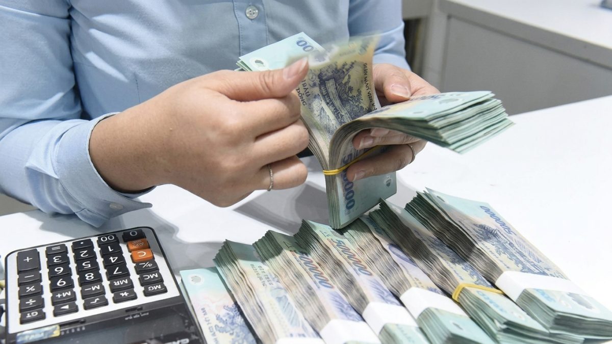 Lời khuyên cho người có sổ tiết kiệm ngân hàng sắp đáo hạn - Ảnh 1
