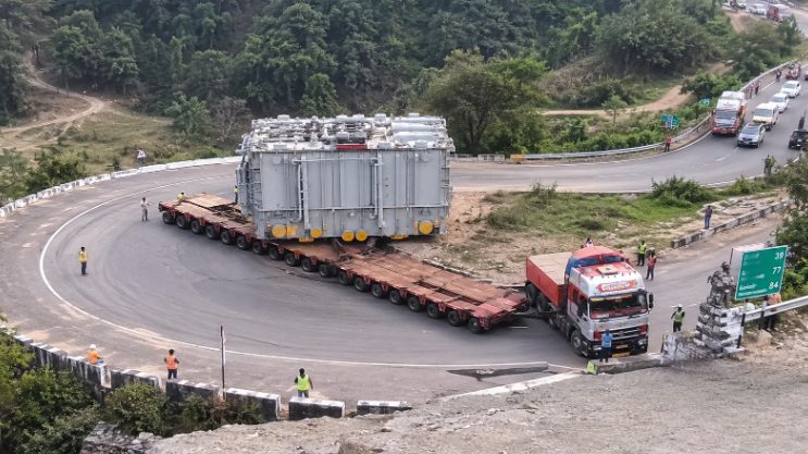 Phát hiện khối kim loại nặng 250 tấn được vận chuyển bằng đoàn xe hộ tống, đi quãng đường gần 2.000 km để thực hiện nhiệm vụ đặc biệt