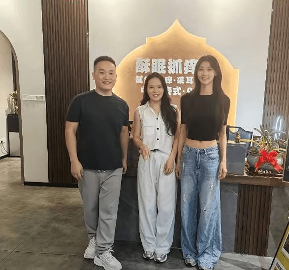 Bỏ bán hàng online, người đàn ông 32 tuổi kiếm gần 400 triệu đồng/tháng chỉ nhờ “gãi ngứa” cho khách, hòa vốn chỉ sau 2 tháng