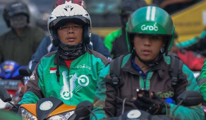 Sống trong ảo mộng tự do, tài xế Grab bị “còng tay” vào xe máy 16 tiếng/ngày: Bán phẩm giá để đổi lấy cái vote 5 sao - Ảnh 1