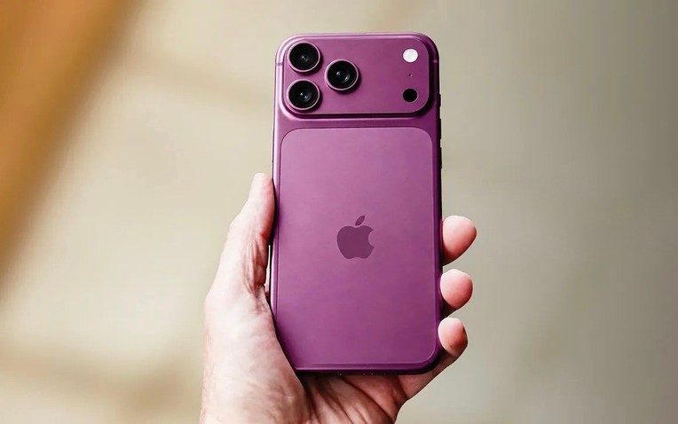 Video thực tế iPhone 18 Pro Max màu Dark Cherry lộ diện ngay trước giờ G