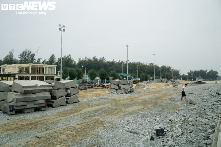 Sau mưa lũ, kè chống sạt lở trăm tỷ ở Huế ra sao?