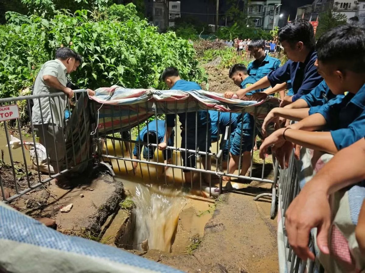 Hà Nội: Đơn vị phụ trách thoát nước nói gì về vụ nam sinh ngã xuống cống tử vong? - Ảnh 1