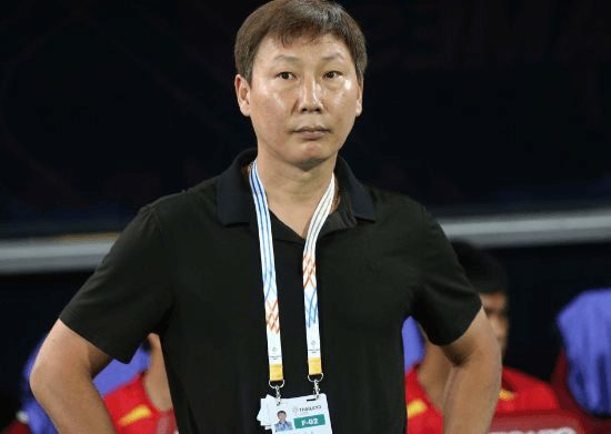 Mức lương hiện tại của HLV Kim Sang-sik