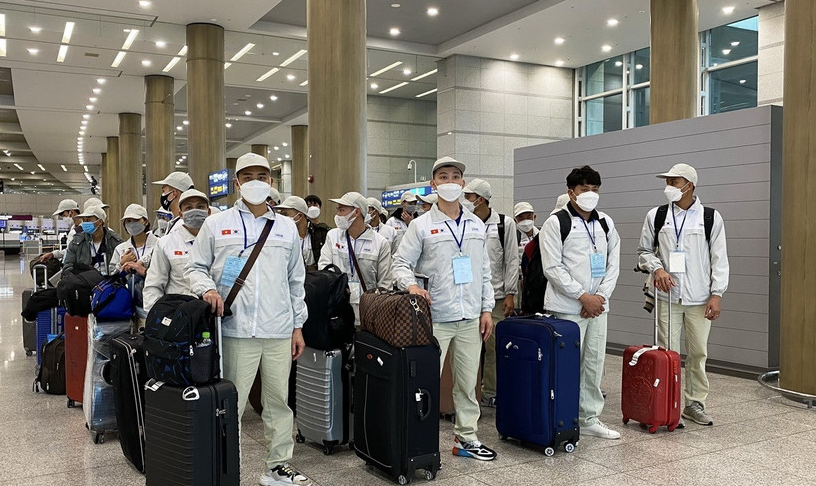 Tự ý ở lại nước ngoài khi hết hợp đồng lao động bị phạt đến 100 triệu đồng