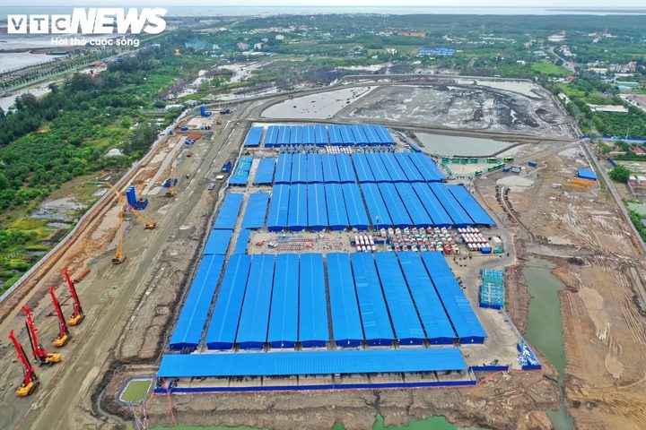 Cận cảnh công trường dọc tuyến metro Bến Thành - Cần Giờ - Ảnh 1