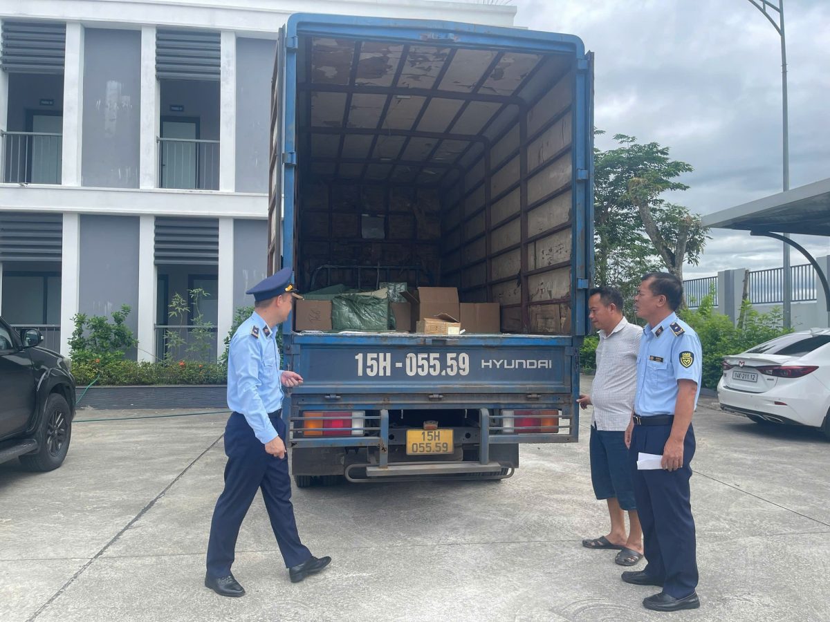 2.520 chiếc bánh trung thu ngoại nhập “không giấy tờ” bị bắt ngay tại cổng chợ: Ông chủ SN 1990 khai gì?