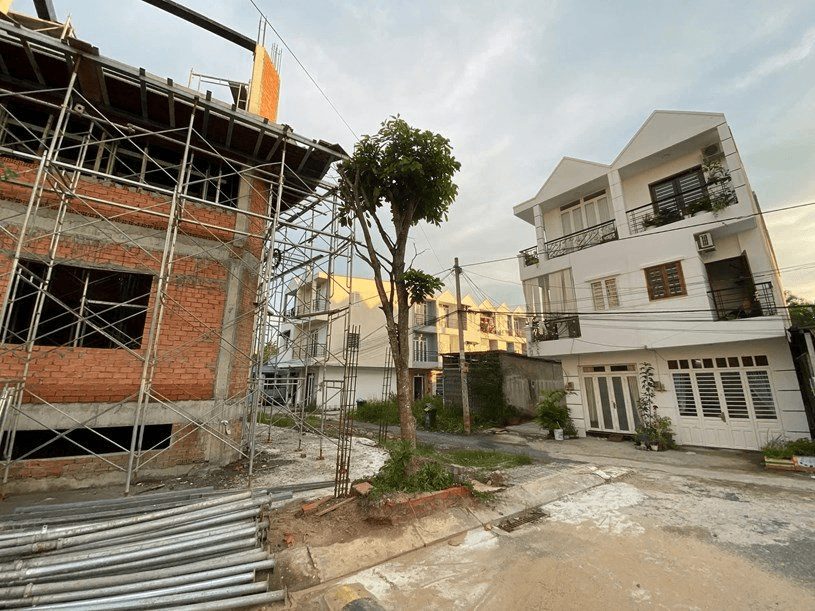 Người dân xây nhà riêng lẻ dưới 7 tầng, tổng diện tích sàn dưới 500m2 và không thuộc một trong các khu vực sau sẽ được miễn giấy phép xây dựng