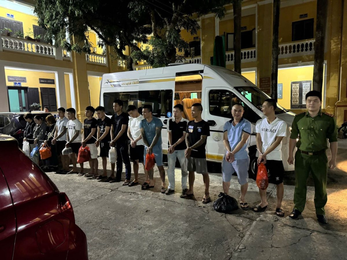 Công an Hưng Yên kiểm tra các quán karaoke, bắt khẩn cấp 4 môi giới