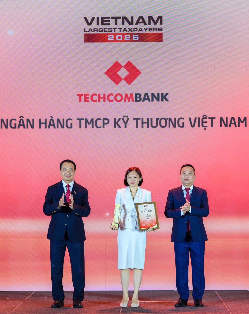 Techcombank vượt mốc 10.000 tỷ đồng nộp ngân sách, củng cố vị thế Doanh nghiệp Quốc gia - Ảnh 1