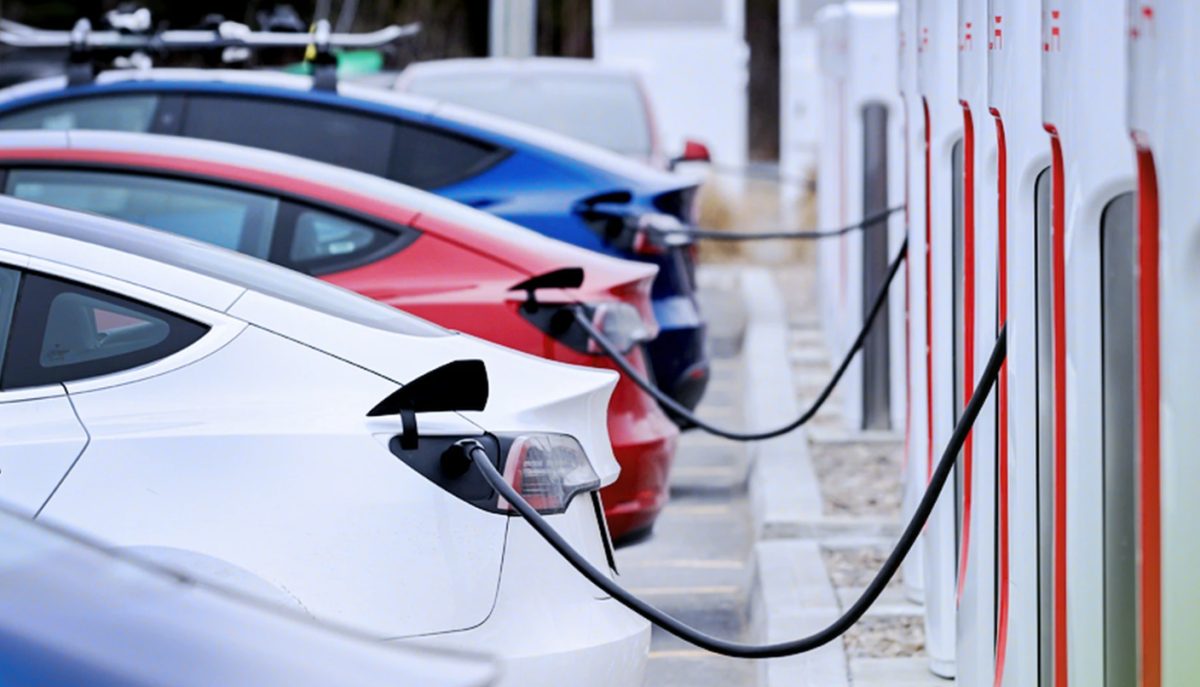Tesla vào Việt Nam, cuộc chiến thực sự có thể không nằm ở showroom mà ở trạm sạc - Ảnh 1