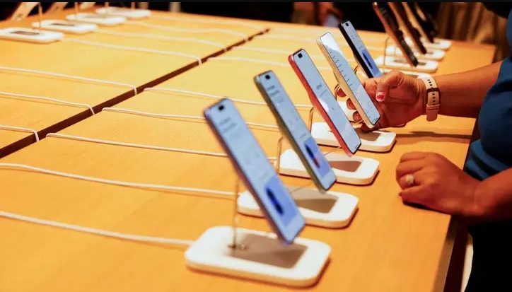 “Cơn sốt AI” đang tạo ra một nghịch lý chưa từng có: Smartphone cao cấp sống khỏe, điện thoại giá rẻ có nguy cơ biến mất