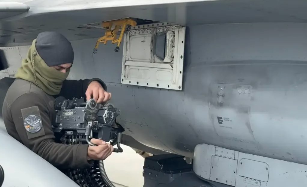 Tiêm kích F-16 Ukraine thiếu tên lửa, phải “đấu pháo” với UAV Nga: Nhưng đây mới là bài toán khó của Kyiv
