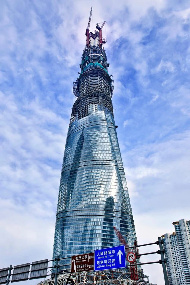 Tòa tháp cao hơn Landmark 81 gần 200m: Nặng tới 850.000 tấn, hơn 2.000 người làm việc liên tục 60 giờ để đổ 61.000m³ bê tông phần móng