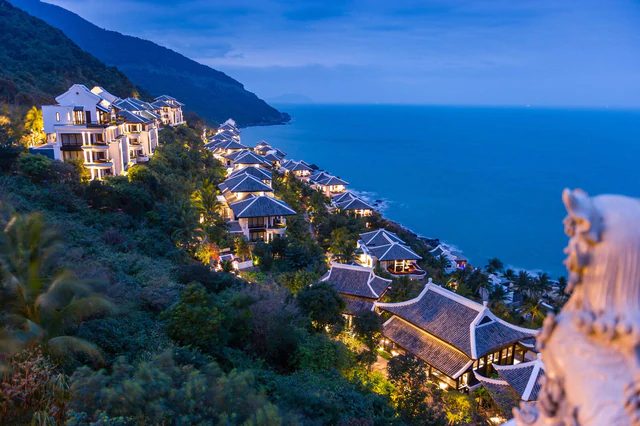Việt Nam có một khu nghỉ dưỡng 7 lần được "Oscar của ngành du lịch" vinh danh, thiết kế bởi “phù thủy kiến trúc” danh tiếng toàn cầu do Sun Group đầu tư