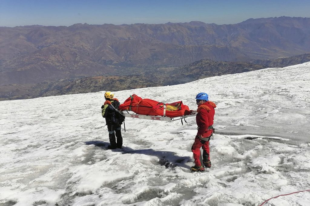 Chuyện gì đã xảy ra với hơn 200 thi thể bị bỏ lại trên núi Everest?