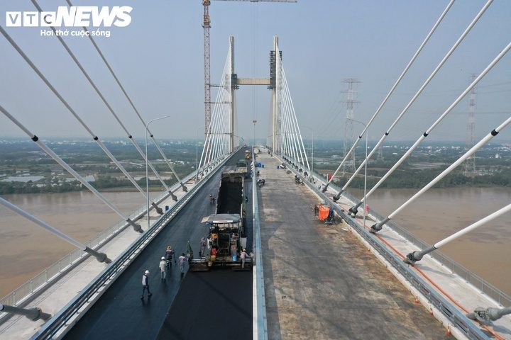 Cầu Phước Khánh nối Đồng Nai - TP.HCM bắt đầu thảm nhựa, tăng tốc về đích - Ảnh 1