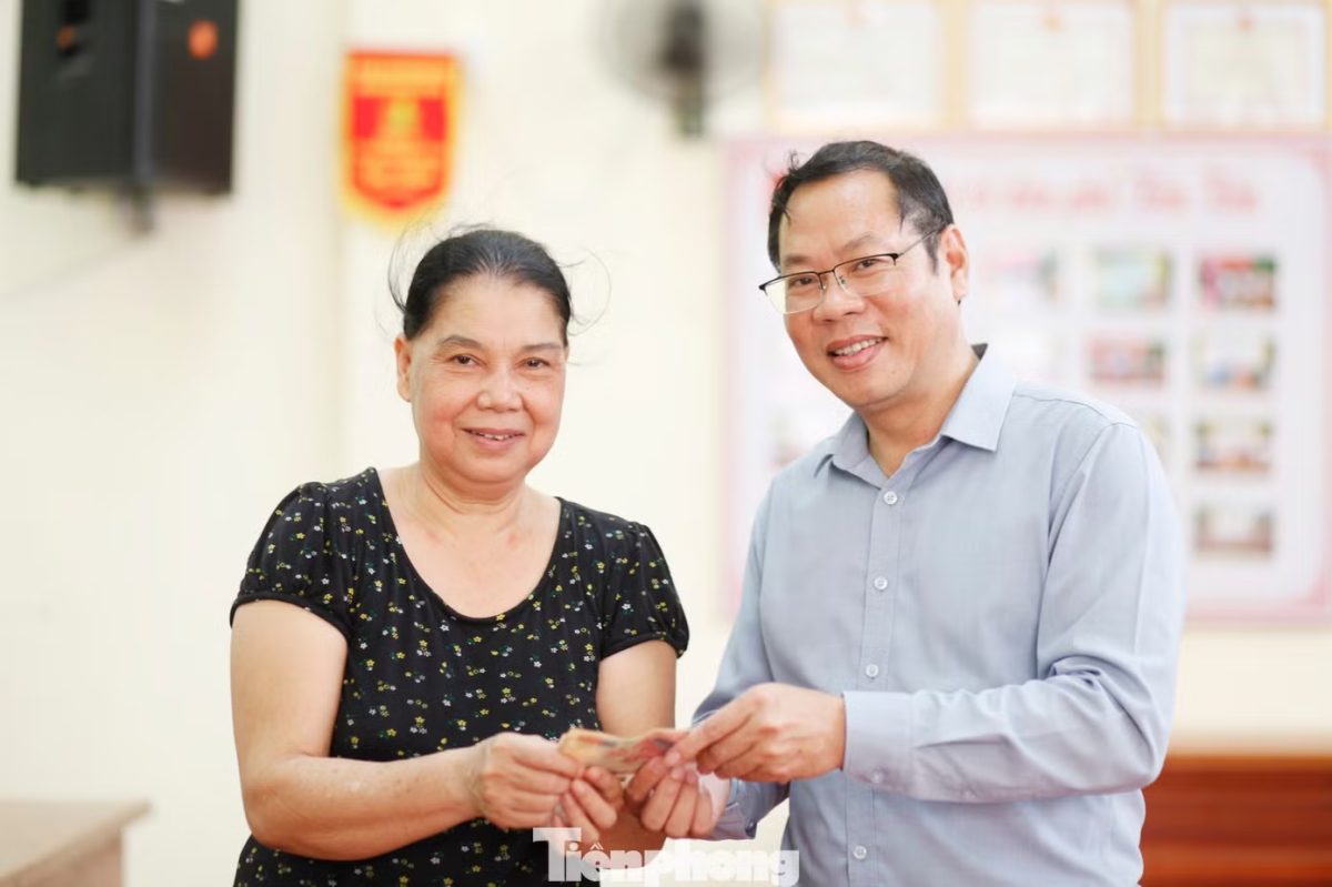 Mừng lên thành phố, hộ nghèo Bắc Ninh được nhận 1 triệu đồng - Ảnh 1