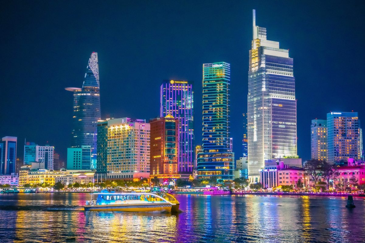Vượt qua Amsterdam và Bangkok, một thành phố Việt Nam lọt top 16 điểm mua sắm hàng đầu thế giới - Ảnh 1