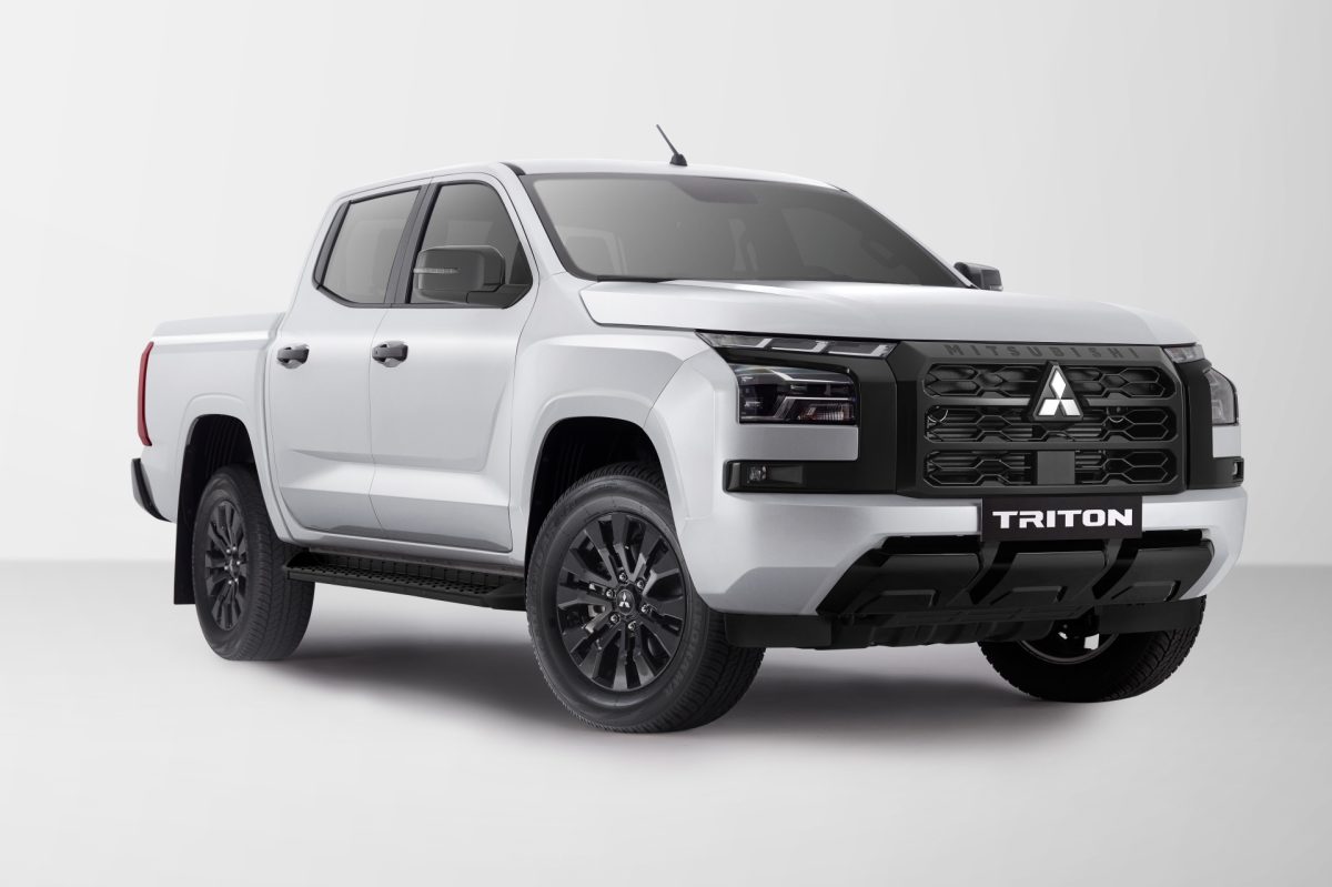 Mitsubishi Triton thêm bản tầm trung mới tại Việt Nam: Giá thực tế còn 736 triệu đồng, phối màu thể thao, có 4WD, số tự động, ‘phả hơi nóng’ lên Ranger XLS - Ảnh 1