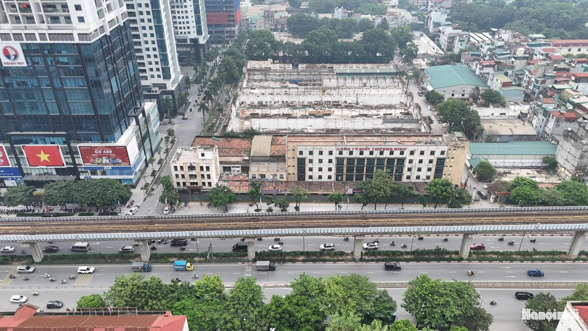 Cận cảnh khu đất hơn 3,6 ha của nhà máy Giầy Thượng Đình đang được tháo dỡ