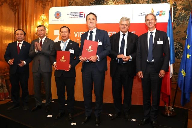 TotalEnergies ký hai thỏa thuận hợp tác năng lượng chiến lược với doanh nghiệp Việt Nam