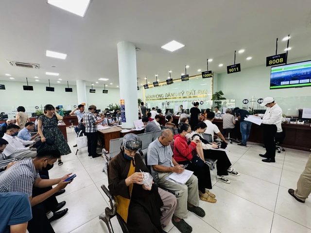 Chỉ đạo nóng hỗ trợ người dân nộp hồ sơ nhà đất - Ảnh 1