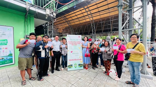 Xe buýt TP.HCM 'truy tìm' hành khách may mắn trúng xe đạp mà chưa tới nhận