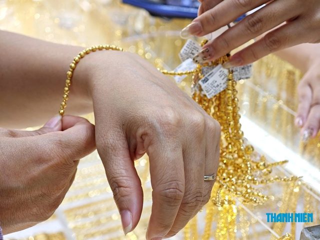 Giá vàng trong nước gia tăng mức đắt đỏ - Ảnh 1