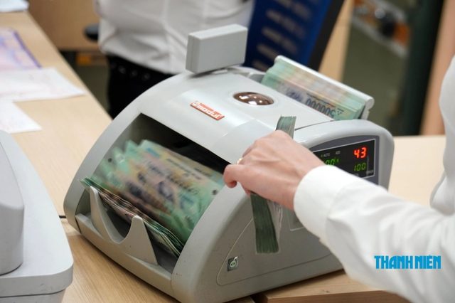 Tiền vẫn ồ ạt chảy vào ngân hàng