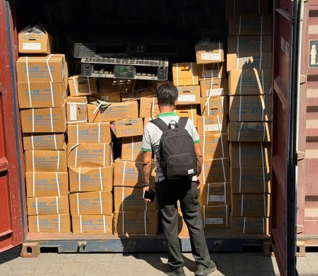 Hải quan khởi tố vụ buôn lậu hàng giả mạo tại cảng Cát Lái - Ảnh 1