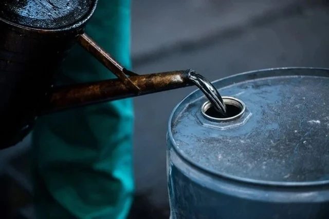 Chiết khấu bán lẻ xăng dầu lại về 0 đồng trước giờ điều chỉnh giá - Ảnh 1