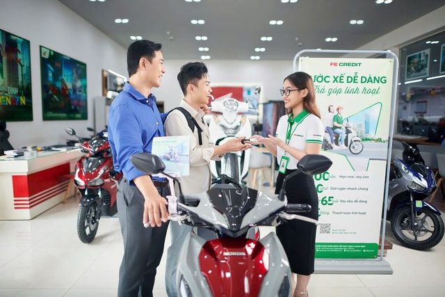 FE CREDIT ưu đãi lãi suất trả góp xe máy cho sinh viên 18 - 20 tuổi